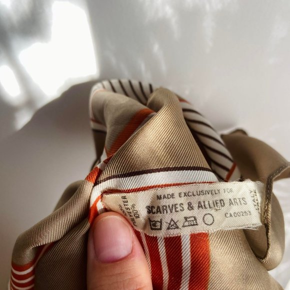 Vintage Brown Italian Scarf - Picture 3 of 5